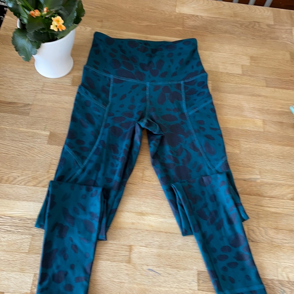 STRUT THIS Green/Teal Animal Print Leggings (Size M)